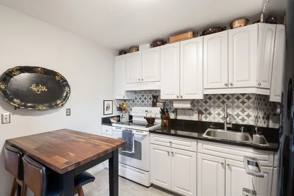 $3,850 | 9 Hancock Street, Unit 4, Boston, MA 02114