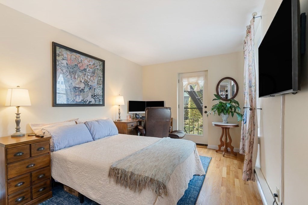 9 Hancock Street, Unit 4 Boston, MA 02114 - Photo 8 of 10