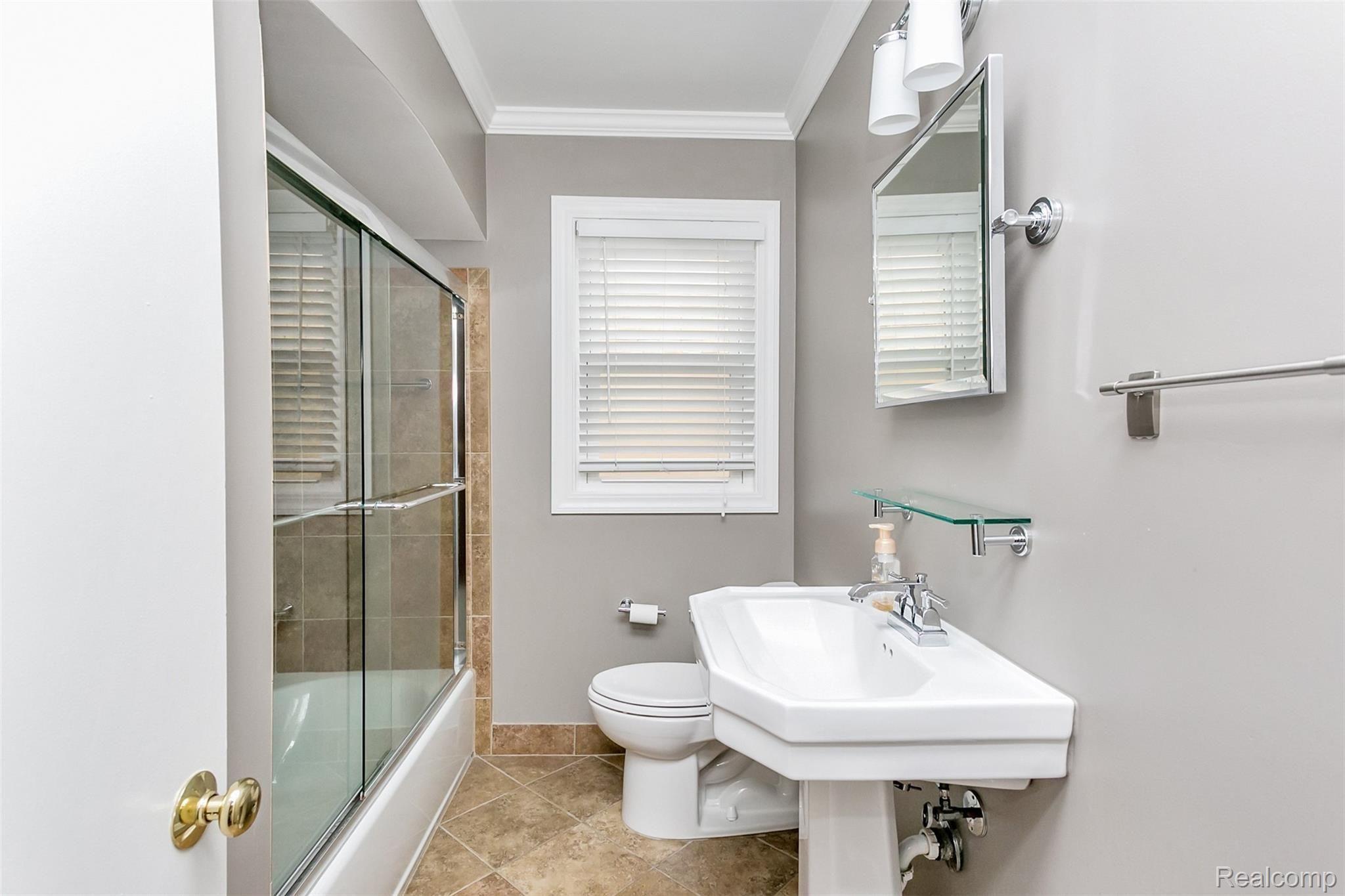 2909 Bembridge Road Royal Oak, MI 48073 - Photo 18 of 35 Bembridge-22.jpg