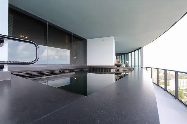 $4,990,000 | 18555 Collins Avenue, Unit 4605, Sunny Isles Beach, FL 33160