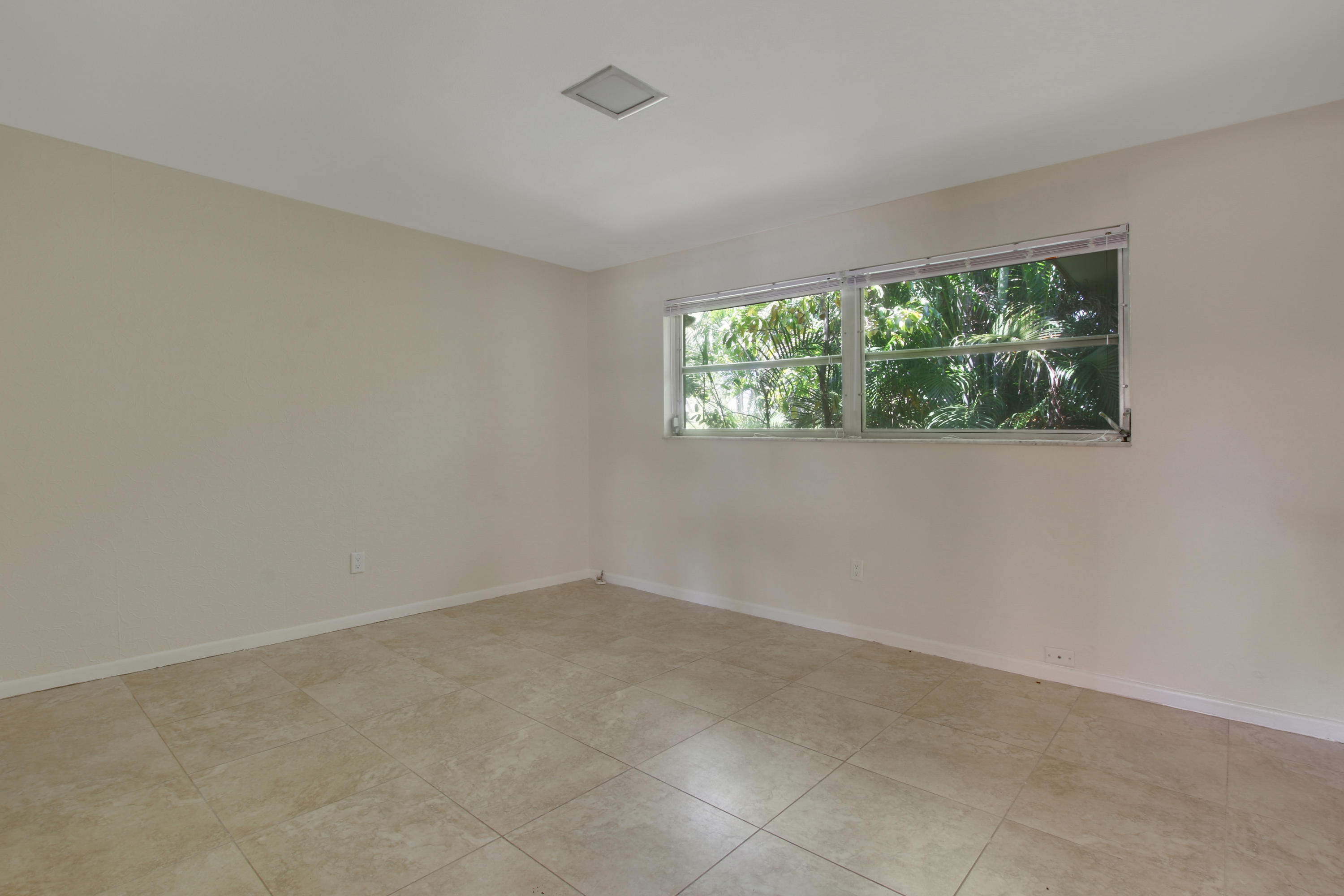1385 West Camino Real Boca Raton, FL 33486 - Photo 18 of 22 House 2-46