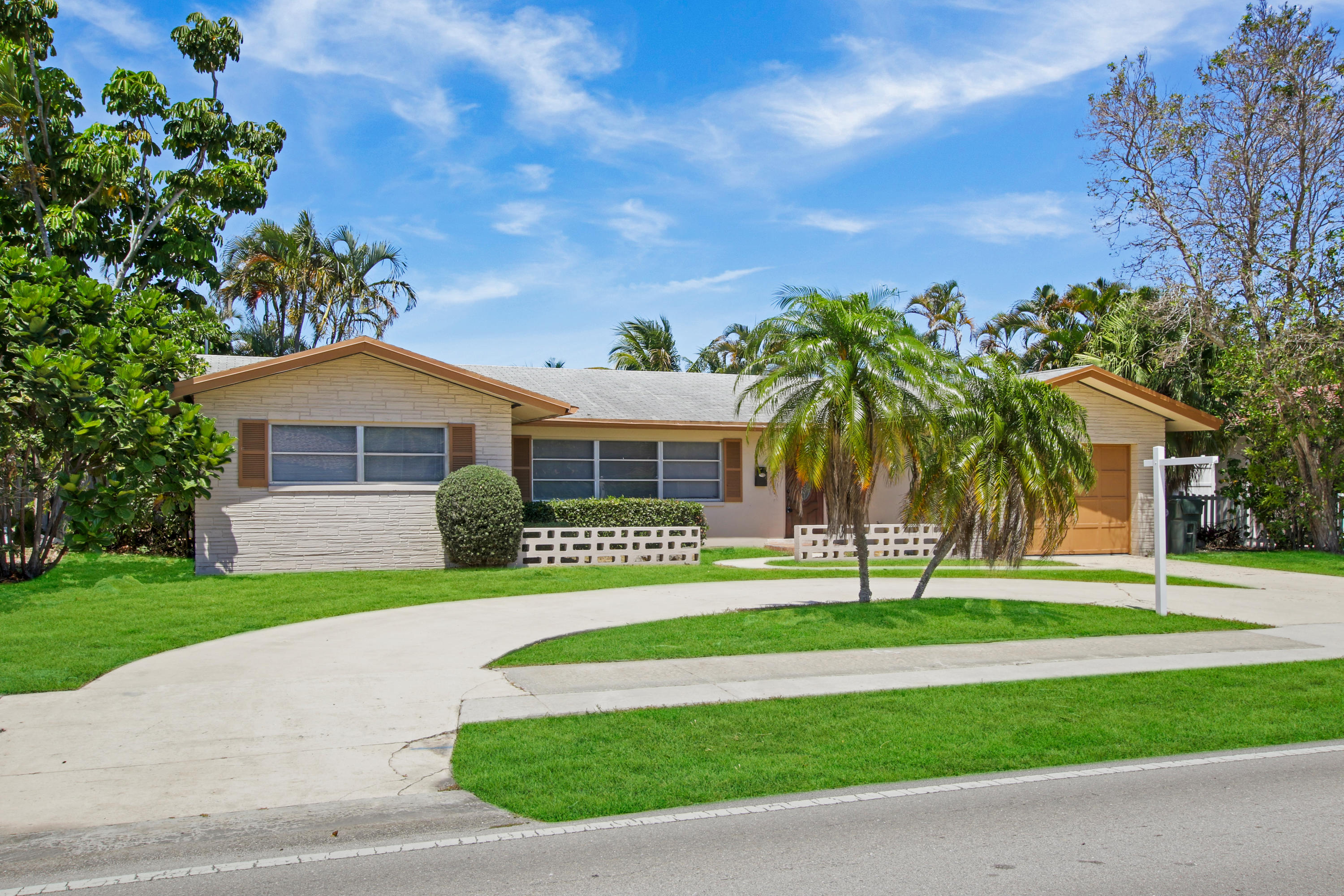 1385 West Camino Real Boca Raton, FL 33486 - Photo 2 of 22 House 2-43
