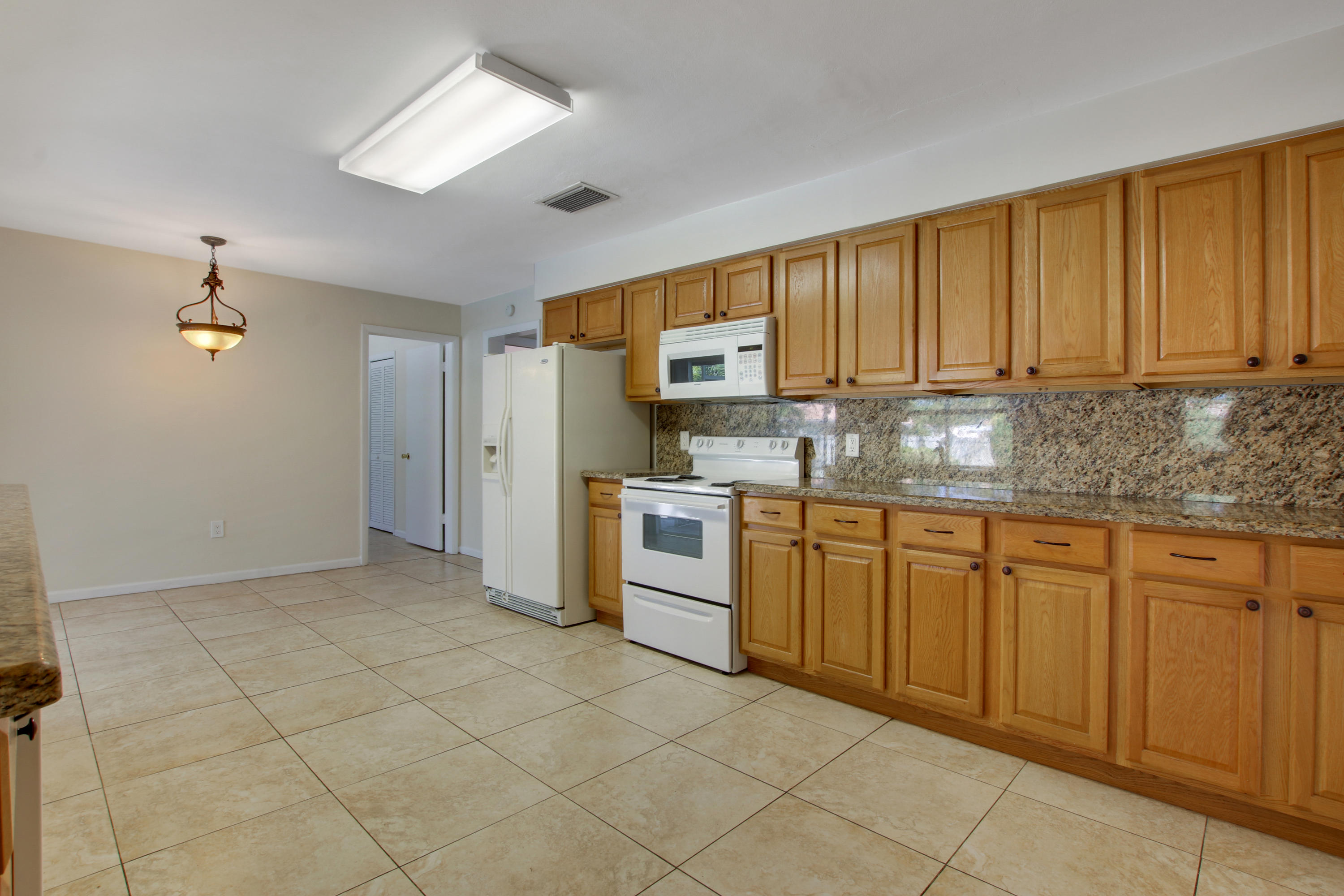 1385 West Camino Real Boca Raton, FL 33486 - Photo 9 of 22 House 2-57