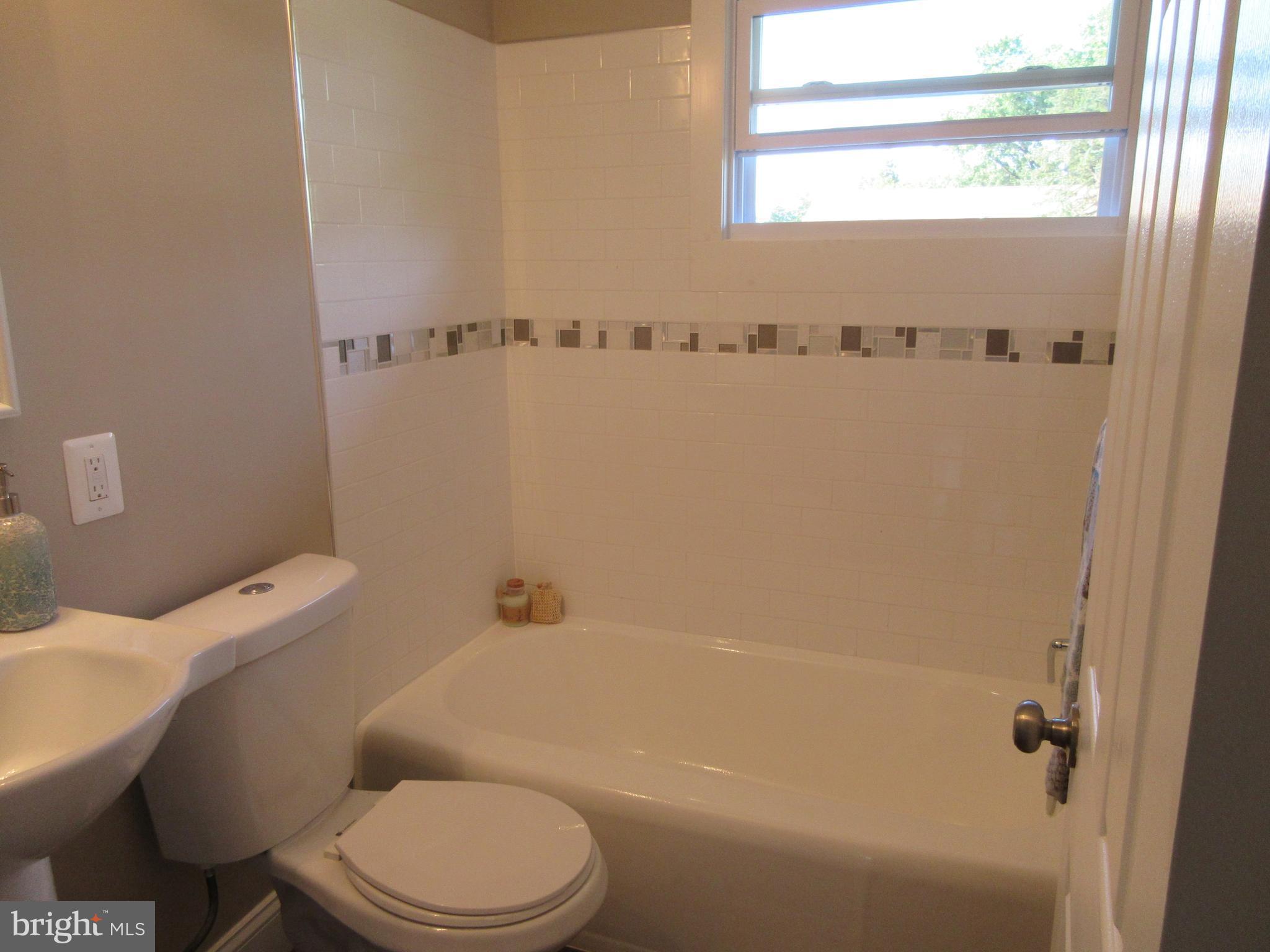 4801 Nantucket Road College Park, MD 20740 - Photo 10 of 19 Bath- so cute