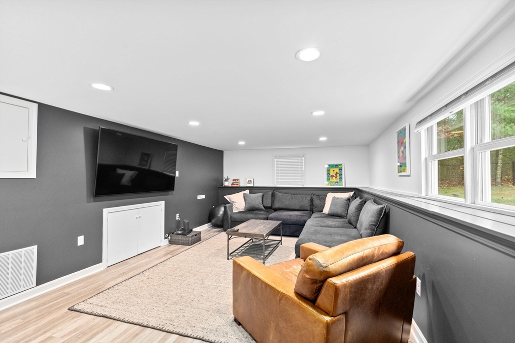 137 Spring Street Pembroke, MA 02359 - Photo 18 of 36 Gallery Image 18
