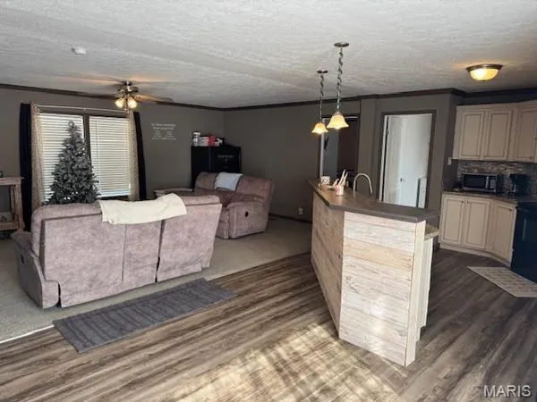 $140,000 | 407 East Fayette Avenue, Patoka, IL 62875