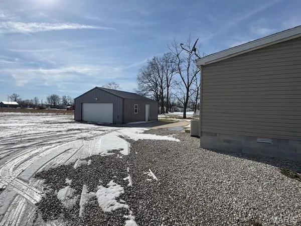 $140,000 | 407 East Fayette Avenue, Patoka, IL 62875