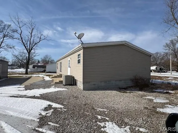 $140,000 | 407 East Fayette Avenue, Patoka, IL 62875