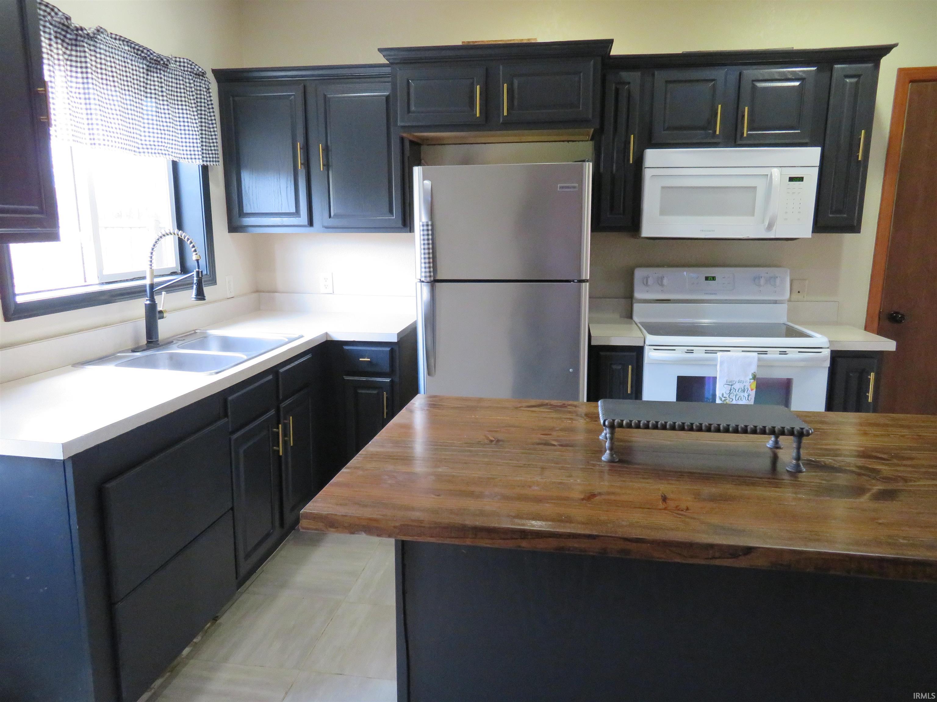 200 West Washington Street Syracuse, IN 46567 - Photo 5 of 31