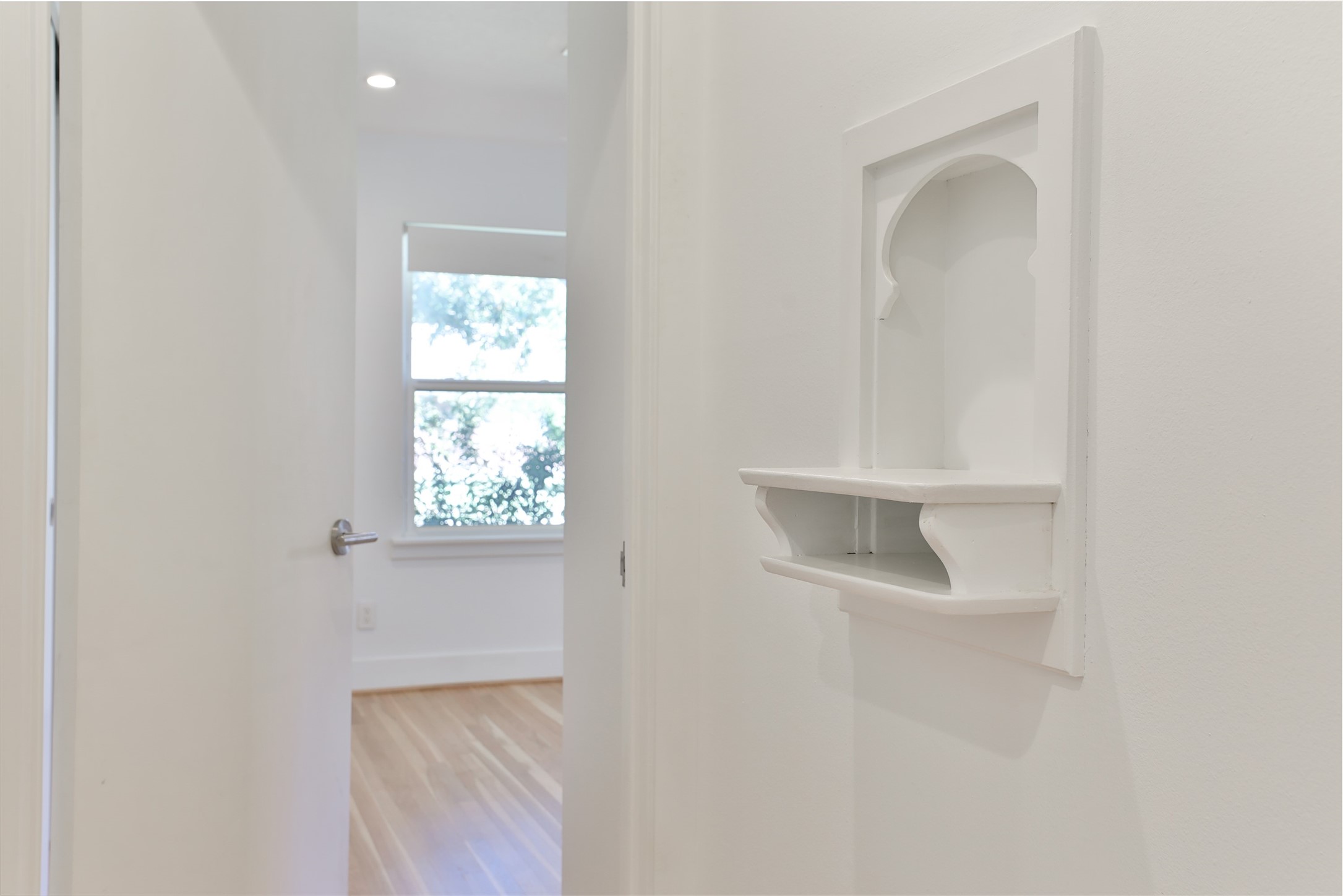 4613 Libbey Drive Houston, TX 77092 - Photo 14 of 26 a view of hallway with window
