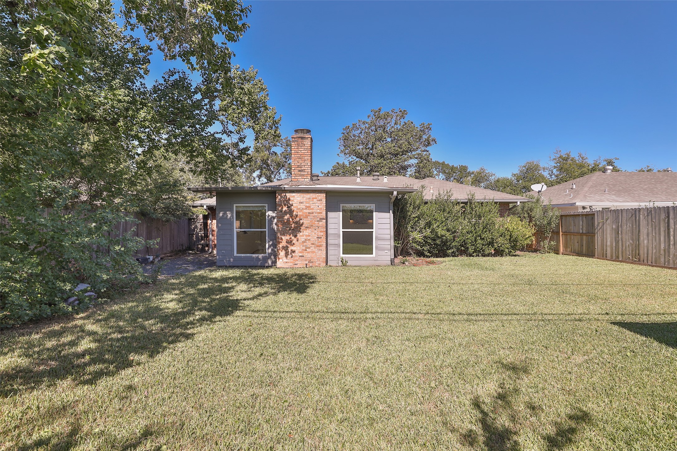 4613 Libbey Drive Houston, TX 77092 - Photo 20 of 26 front view of a house with a yard