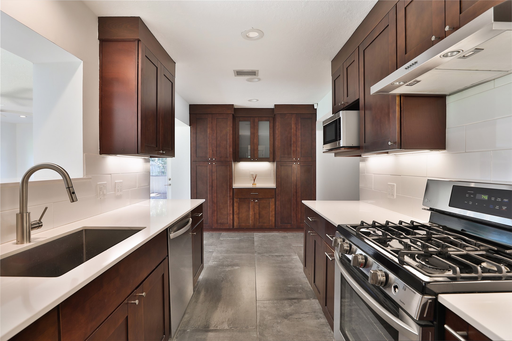 4613 Libbey Drive Houston, TX 77092 - Photo 8 of 26 a kitchen with granite countertop a sink stove and cabinets