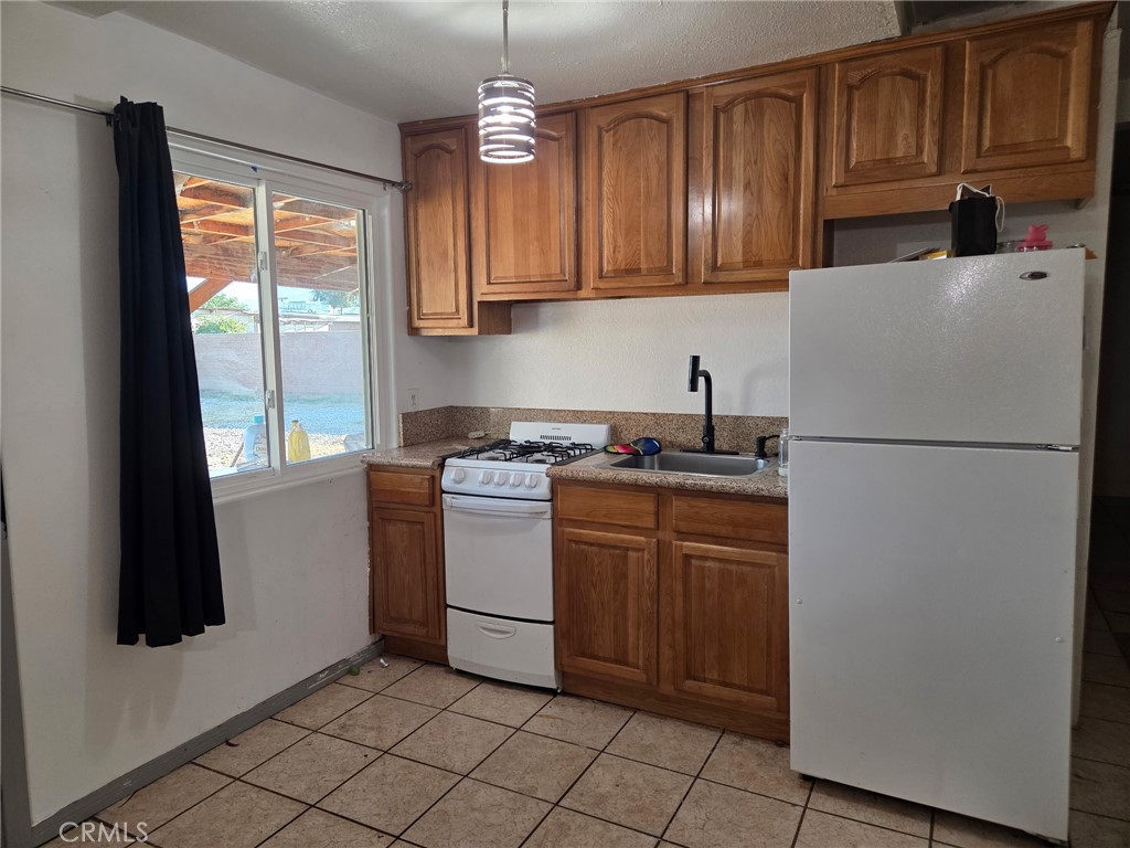 87135 Airport Frontage Road Thermal, CA 92274 - Photo 14 of 21 Back home Kitchen