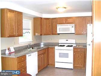 828 Susquehanna Road Philadelphia, PA 19111 - Photo 2 of 12 Gallery Image 2
