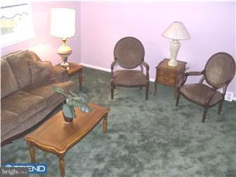 828 Susquehanna Road Philadelphia, PA 19111 - Photo 4 of 12 Gallery Image 4