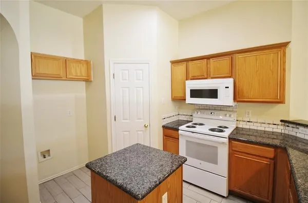 $2,250 | 609 Blueberry Hill Lane, Mansfield, TX 76063