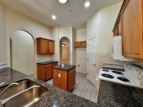 $2,250 | 609 Blueberry Hill Lane, Mansfield, TX 76063