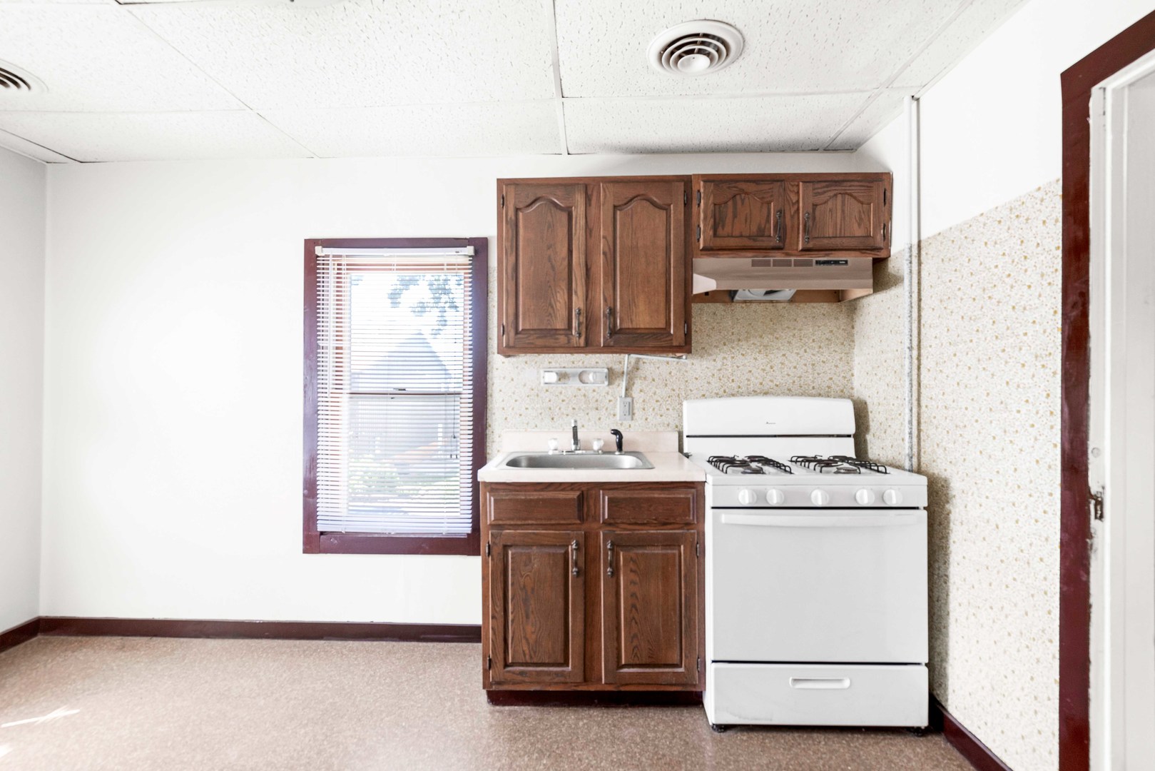 410 East Grove Street Bloomington, IL 61701 - Photo 20 of 25 a utility room with dryer and washer