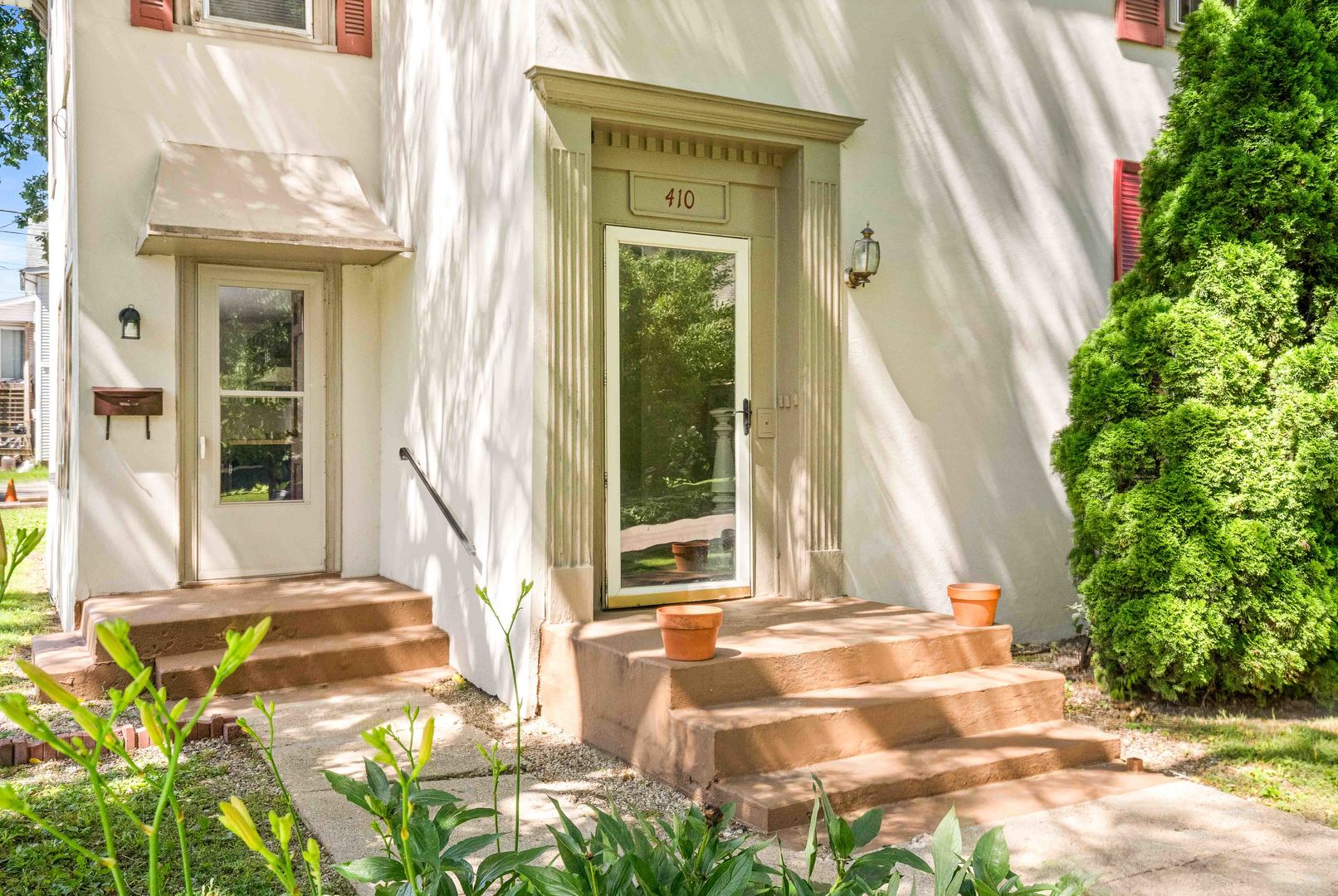 410 East Grove Street Bloomington, IL 61701 - Photo 4 of 25 a front view of a house with a yard