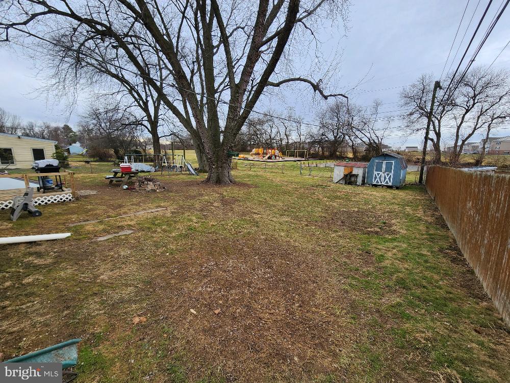 4 Croyden Road Newark, DE 19702 - Photo 2 of 15 Rear yard