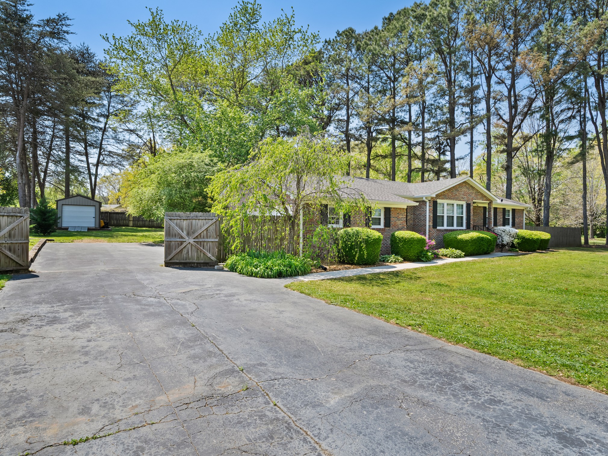 50 Maple Drive Winchester, TN 37398 - Photo 4 of 47 a house with garden in front of it