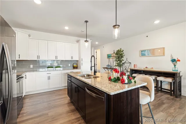 $584,000 | 1065 Topsider Lane, Unit 207, Osage Beach, MO 65065