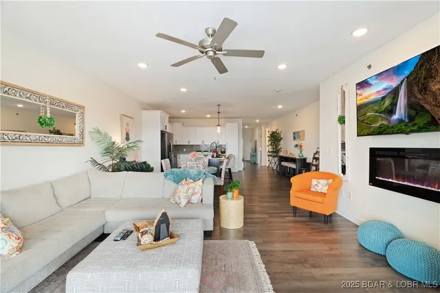 $584,000 | 1065 Topsider Lane, Unit 207, Osage Beach, MO 65065