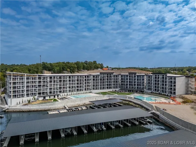 $584,000 | 1065 Topsider Lane, Unit 207, Osage Beach, MO 65065