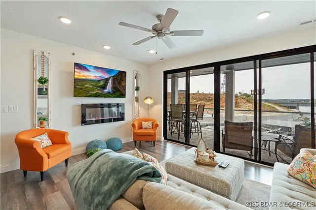 $584,000 | 1065 Topsider Lane, Unit 207, Osage Beach, MO 65065