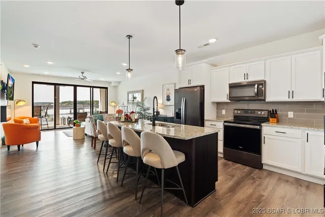 $584,000 | 1065 Topsider Lane, Unit 207, Osage Beach, MO 65065