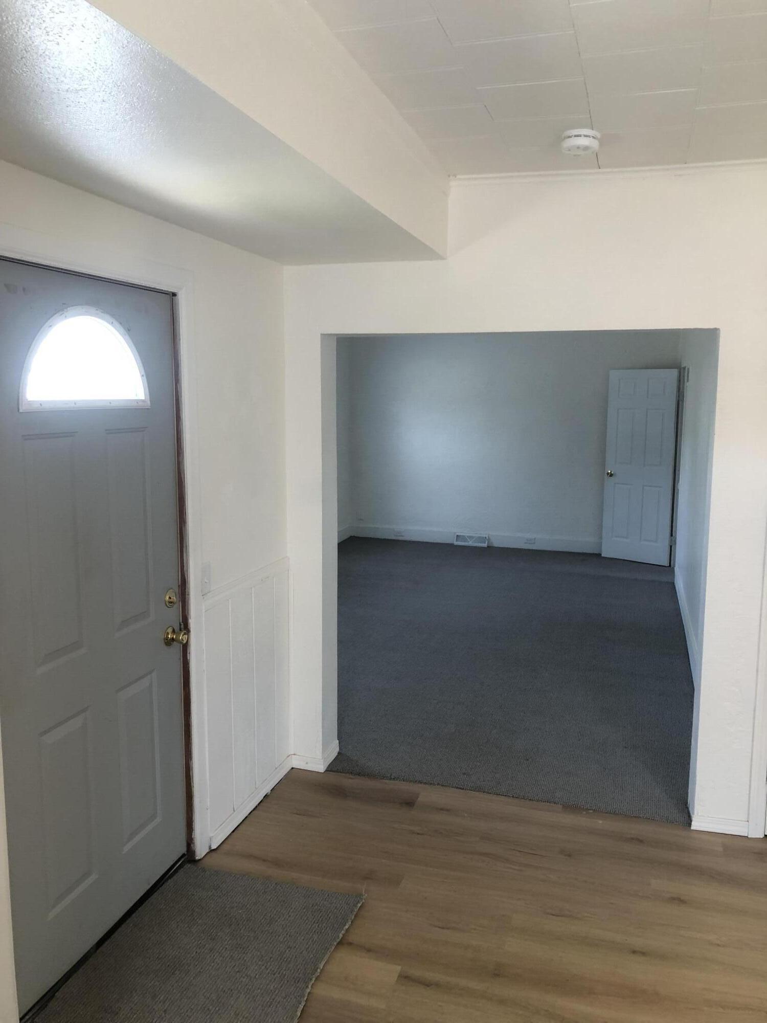 1204 Third Street Three Rivers, MI 49093 - Photo 3 of 18 IMG_7852