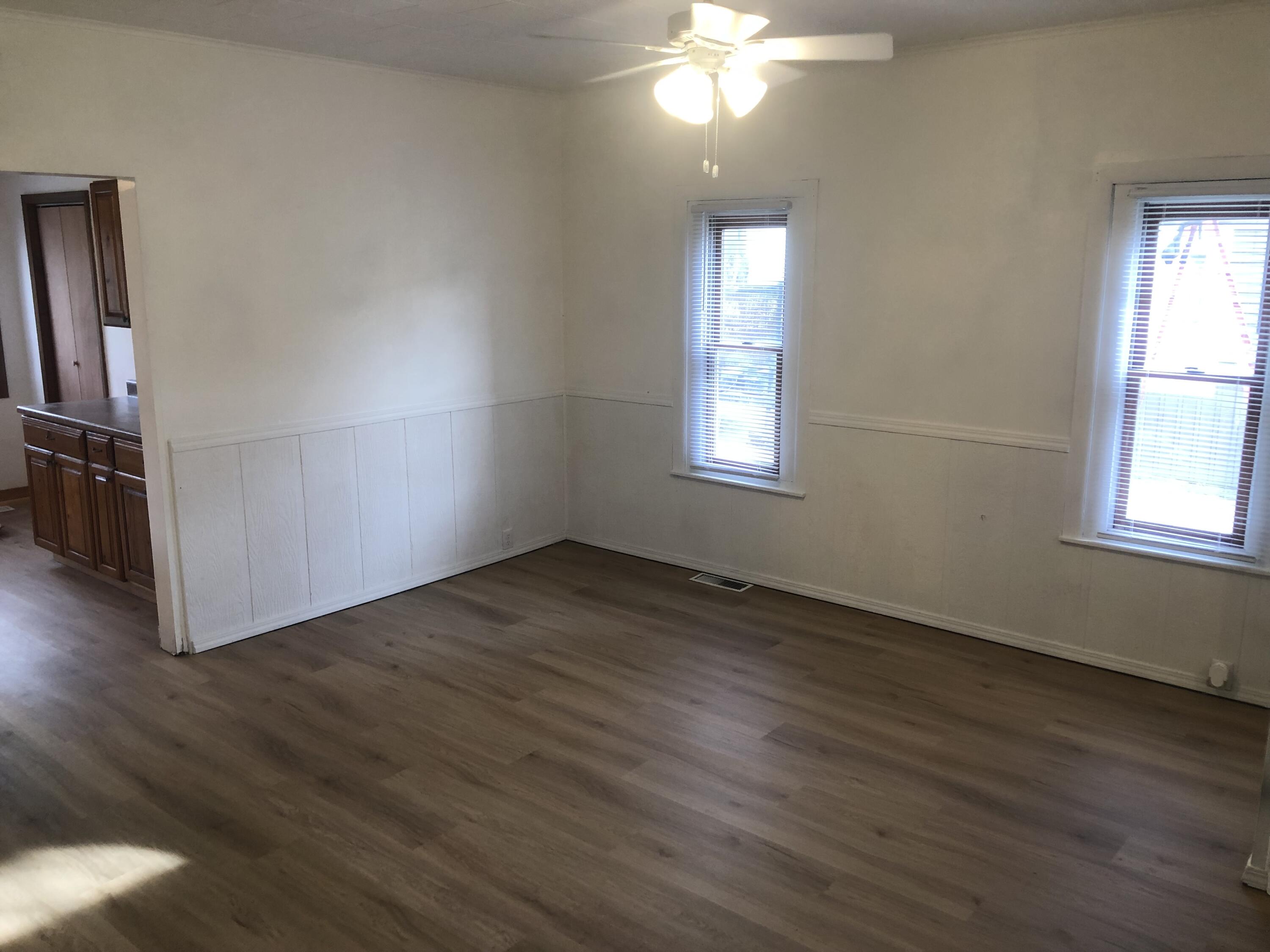 1204 Third Street Three Rivers, MI 49093 - Photo 5 of 18 IMG_7870