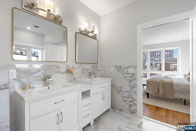 a en suite bathroom with double sink and a mirror