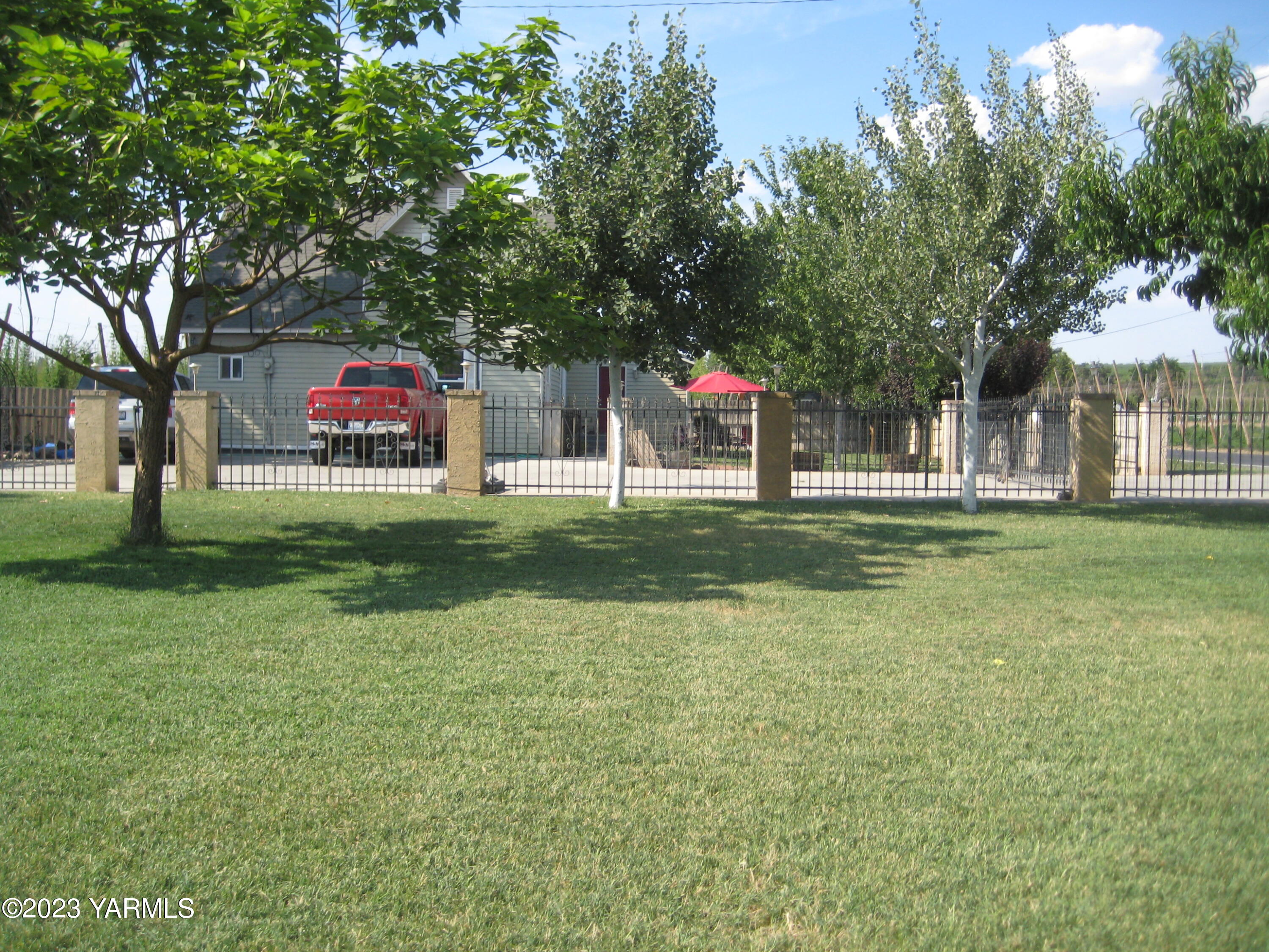 2600 South Euclid Road Grandview, WA 98930 - Photo 12 of 51 2600 S Euclid large yard