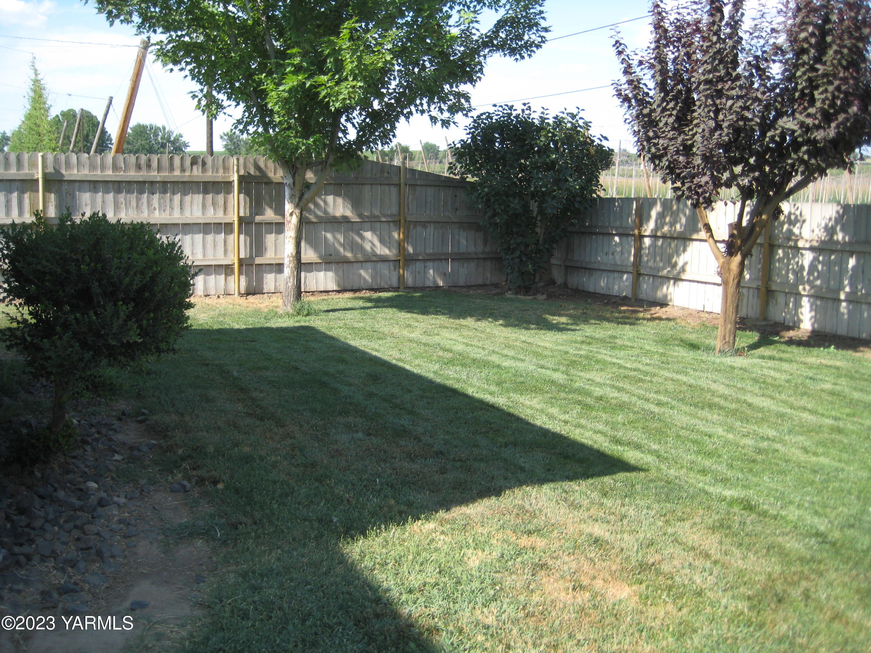 2600 South Euclid Road Grandview, WA 98930 - Photo 14 of 51 2600 S Euclid private fence