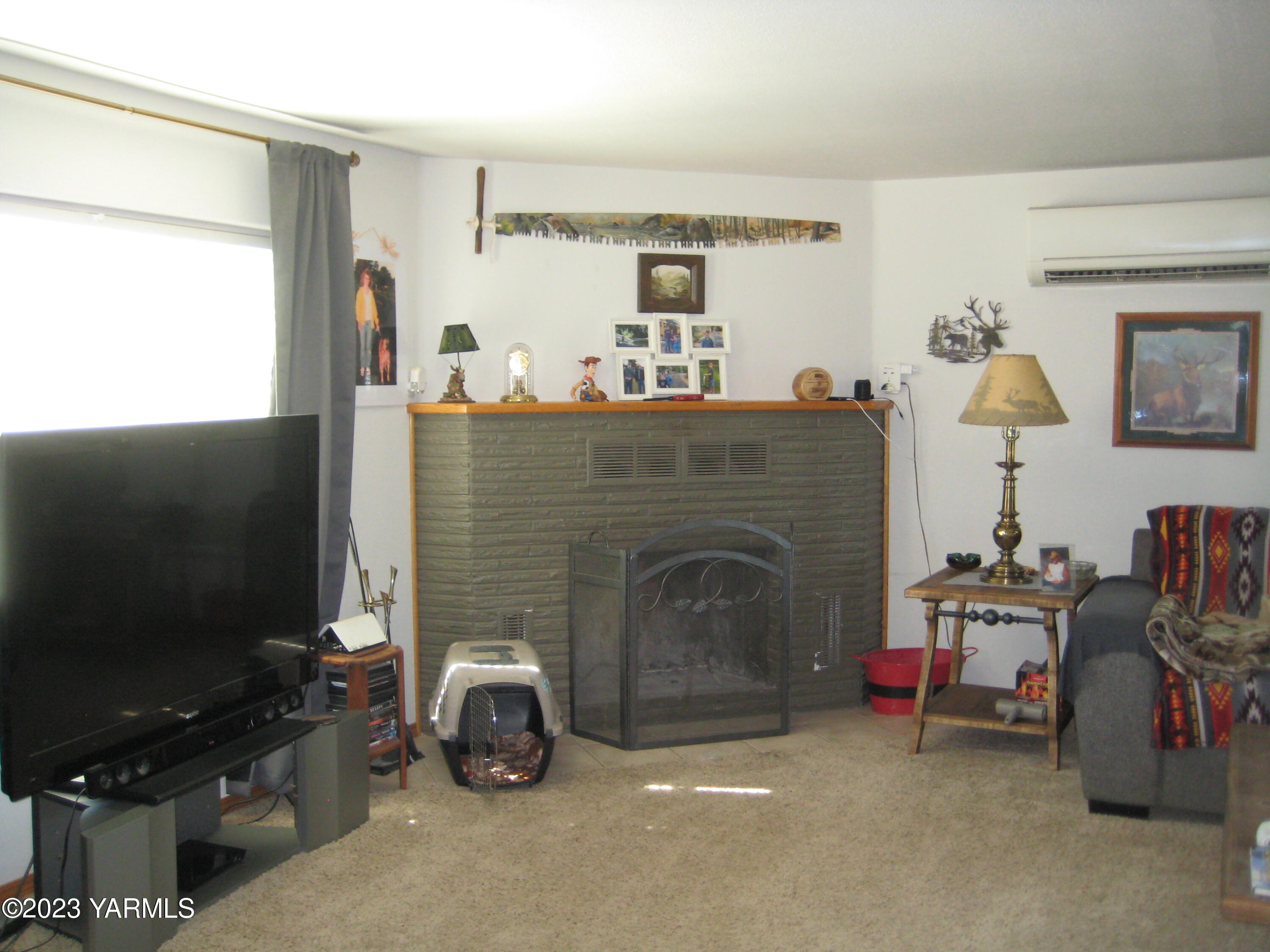 2600 South Euclid Road Grandview, WA 98930 - Photo 19 of 51 2600 S Euclid Fireplace