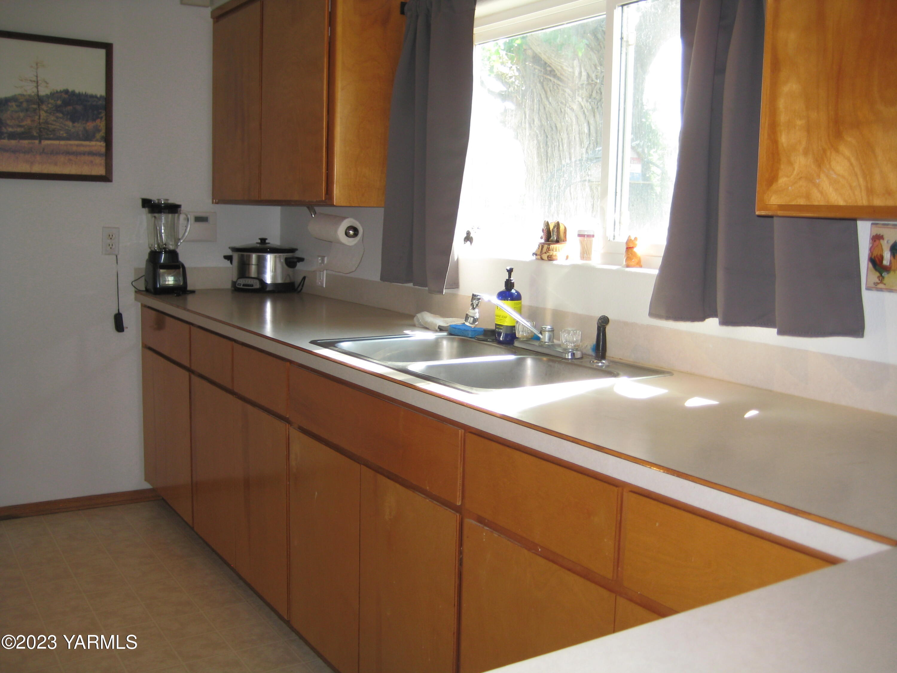 2600 South Euclid Road Grandview, WA 98930 - Photo 24 of 51 2600 S Euclid Kitchen Counters