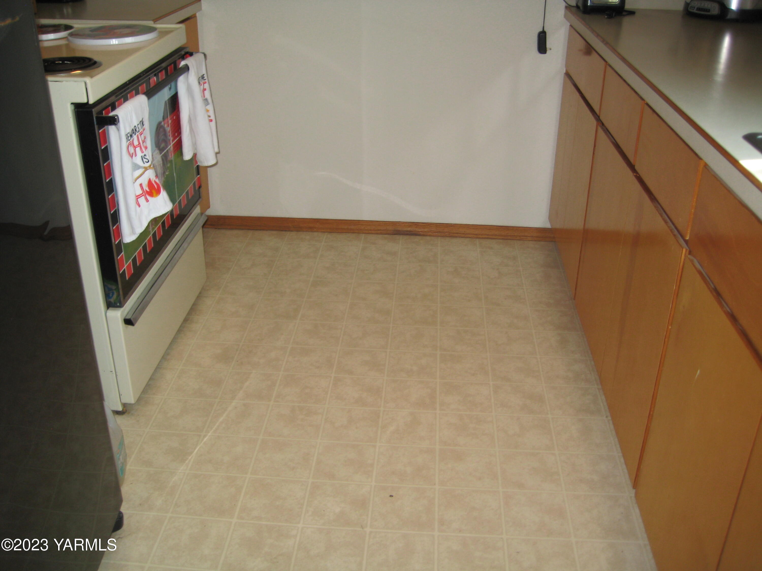 2600 South Euclid Road Grandview, WA 98930 - Photo 26 of 51 2600 S Euclid Kitchen floor