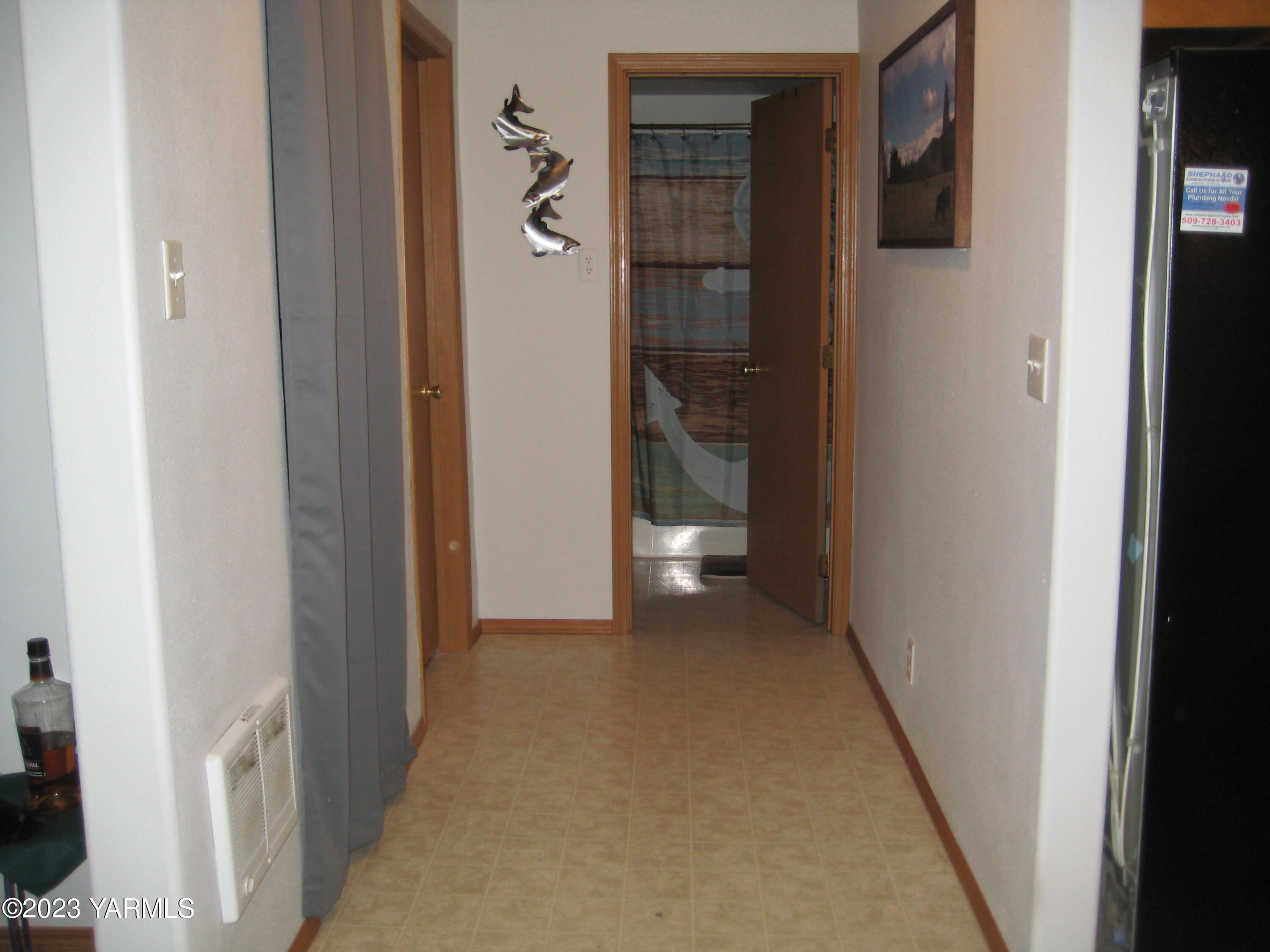 2600 South Euclid Road Grandview, WA 98930 - Photo 32 of 51 2600 S Euclid Hallway