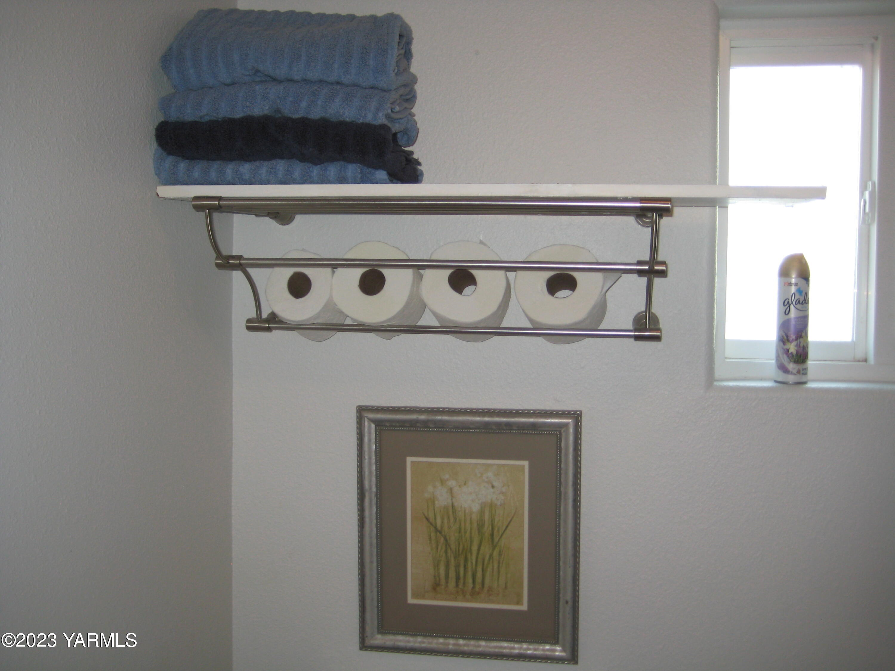 2600 South Euclid Road Grandview, WA 98930 - Photo 34 of 51 2600 S Euclid Bath wall