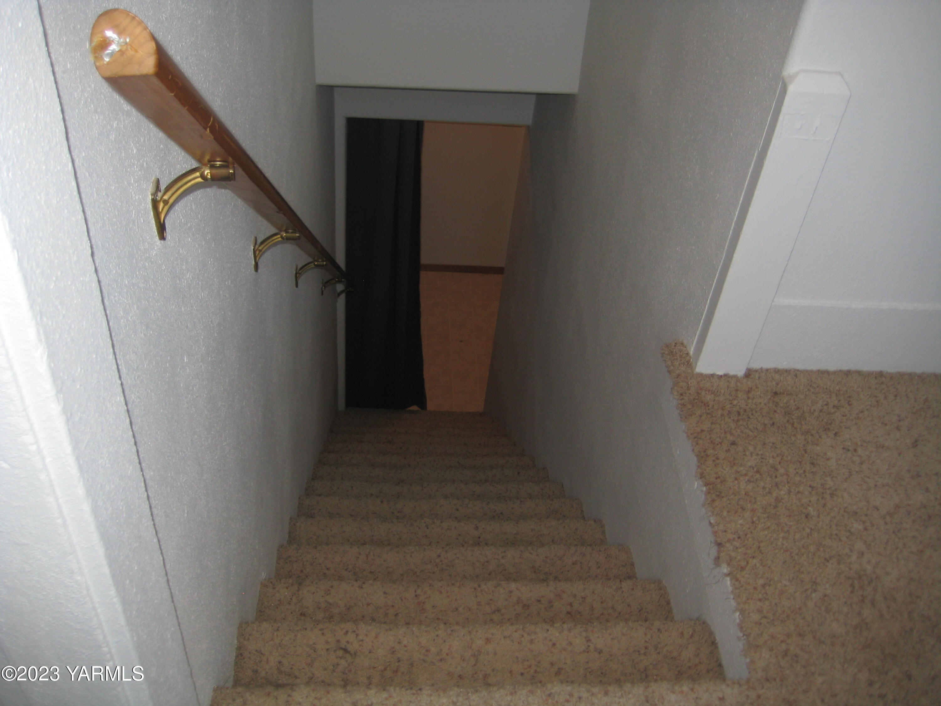 2600 South Euclid Road Grandview, WA 98930 - Photo 37 of 51 2600 S Euclid stairs