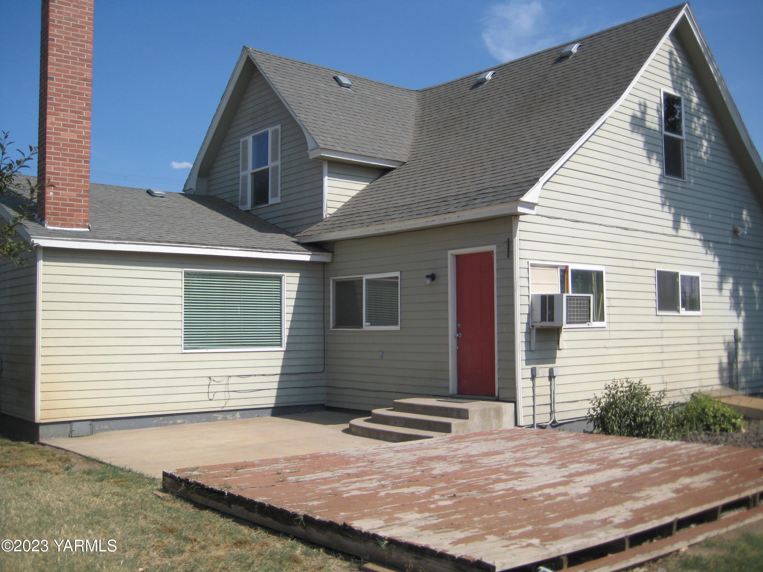 2600 South Euclid Road Grandview, WA 98930 - Photo 46 of 51 2600 S Euclid Back and Roof