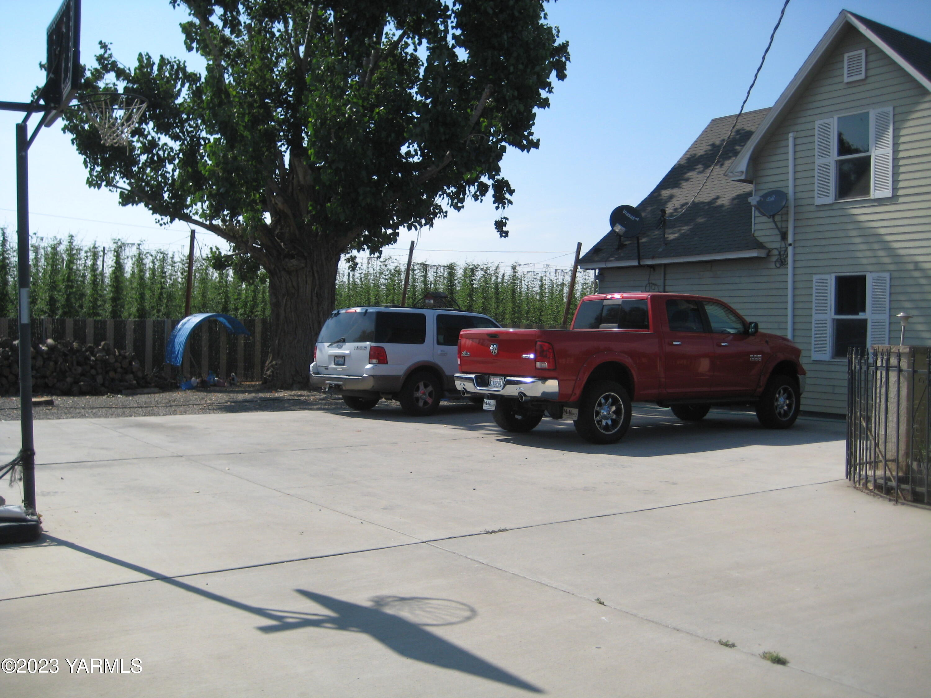 2600 South Euclid Road Grandview, WA 98930 - Photo 8 of 51 2600 S Euclid concrete driveway