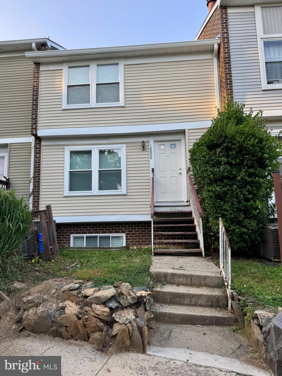 18806 Pine Ridge Lane, Unit 14 Germantown, MD 20874 - Photo 3 of 13 Charming home with inviting entrance.