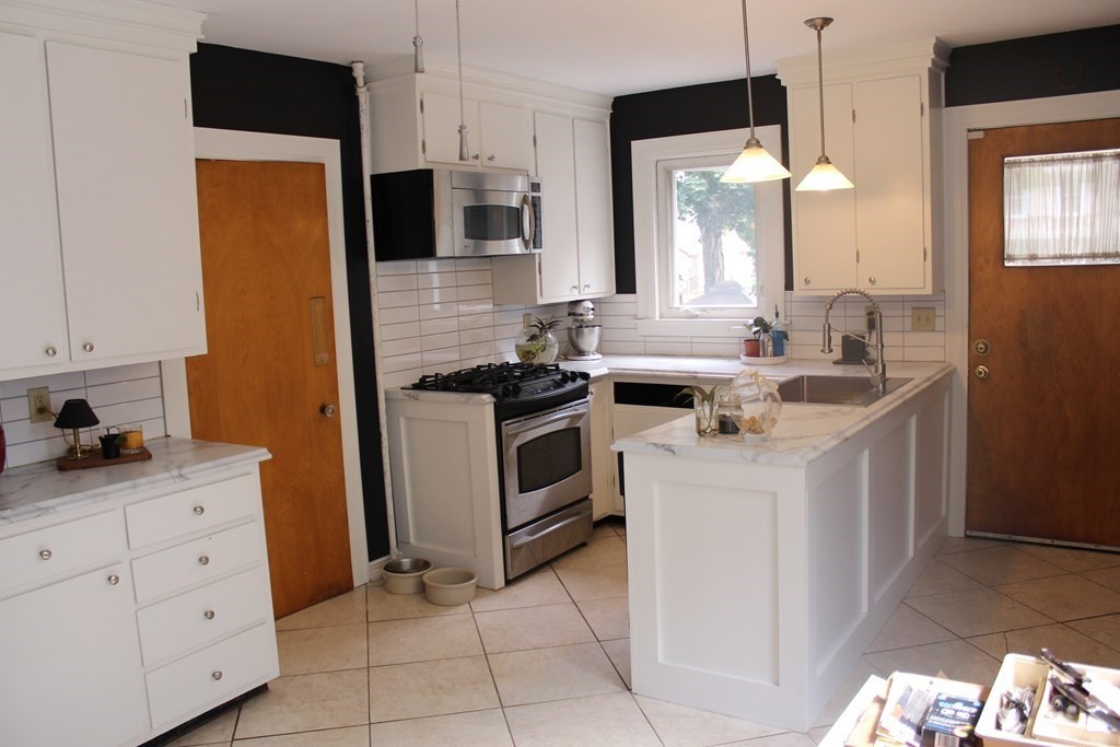 21 High Street West Springfield, MA 01089 - Photo 3 of 17