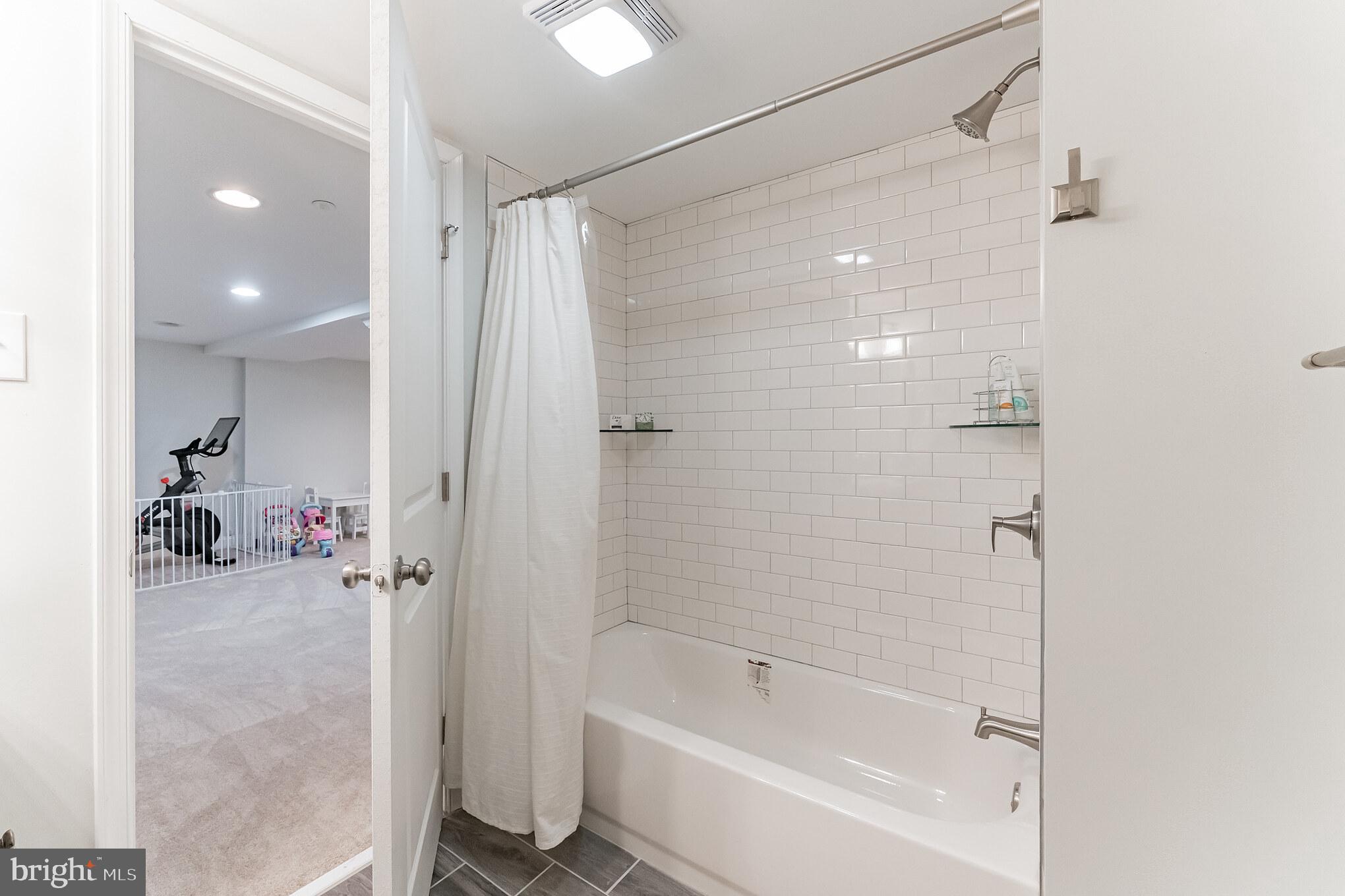 511 Highland Avenue Ambler, PA 19002 - Photo 37 of 38 Basement Full Bathroom