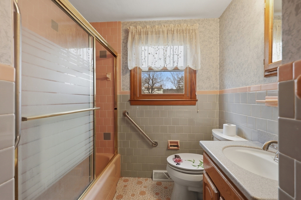 13 Avon Drive Hudson, MA 01749 - Photo 25 of 42