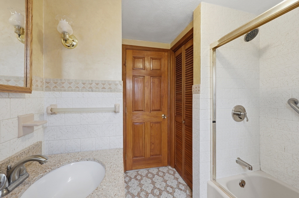 13 Avon Drive Hudson, MA 01749 - Photo 34 of 42