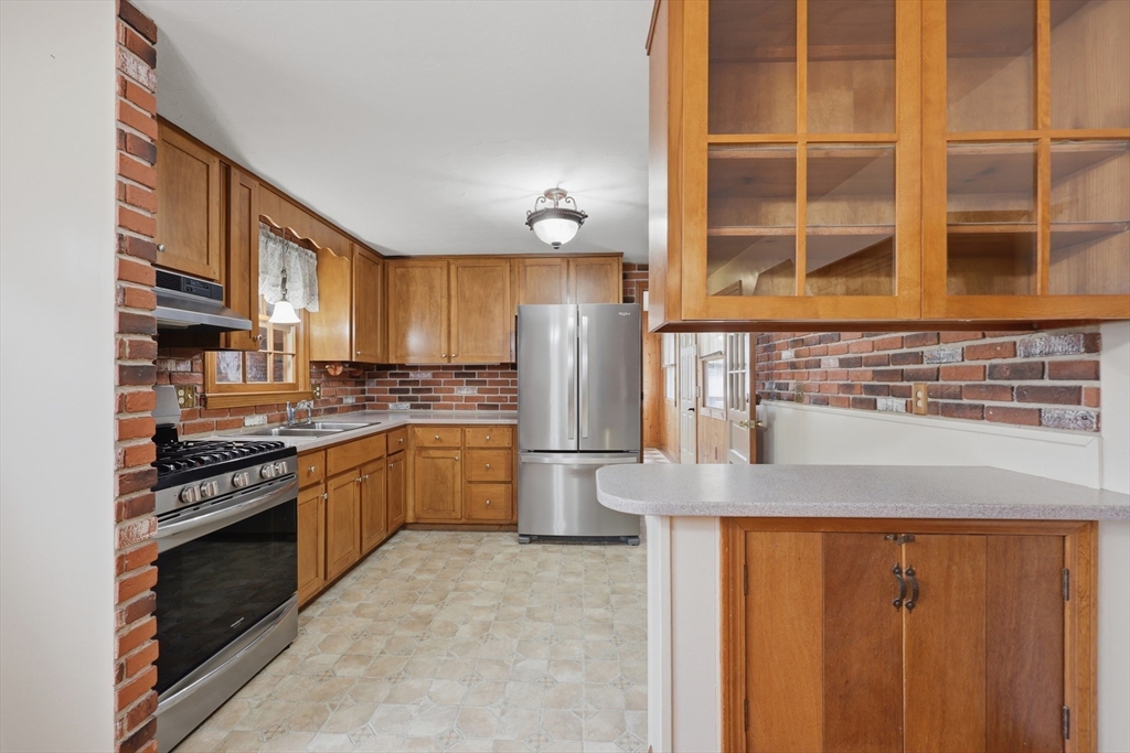 13 Avon Drive Hudson, MA 01749 - Photo 6 of 42
