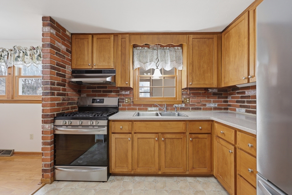 13 Avon Drive Hudson, MA 01749 - Photo 7 of 42